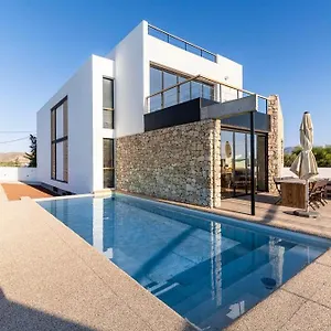 Exclusiva Con Piscina En Agua Amarga, A 2km De La Playa Los Cerrillos